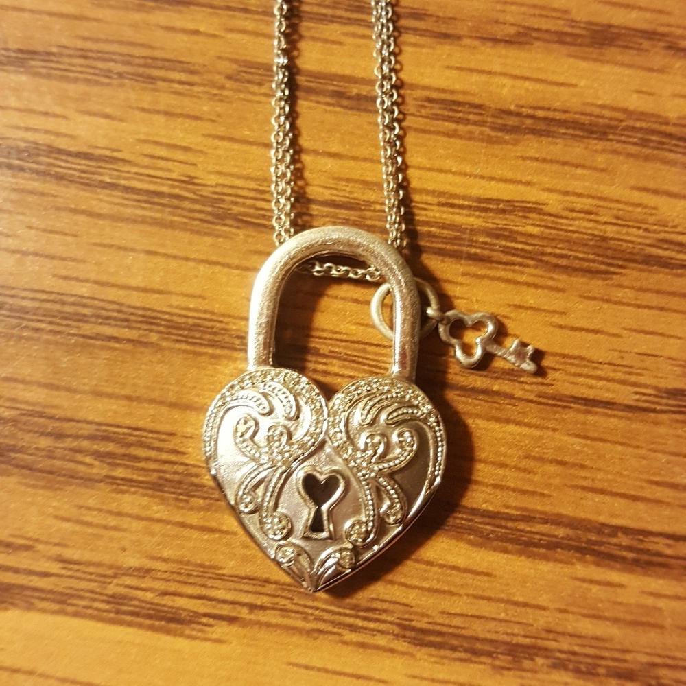 1/10 CT. TW. DIAMOND PENDANT